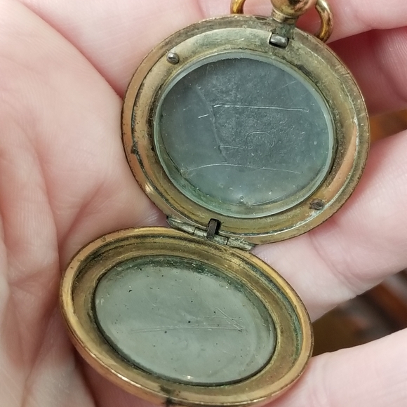 Relisted -Antique Victorian Locket gold tone lake house scene 1800s vintage - Picture 10 of 13